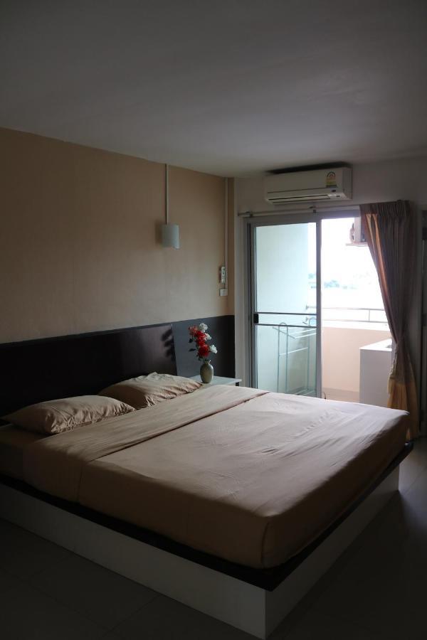 Ladapan Mansion Apartment Нонтабури Екстериор снимка