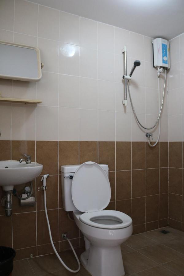 Ladapan Mansion Apartment Нонтабури Екстериор снимка